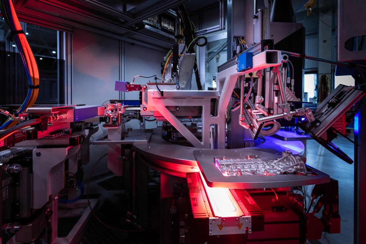 Integrare completă a senzorului Visionline F în fluxul de producție pentru inspecție 100% automatizată