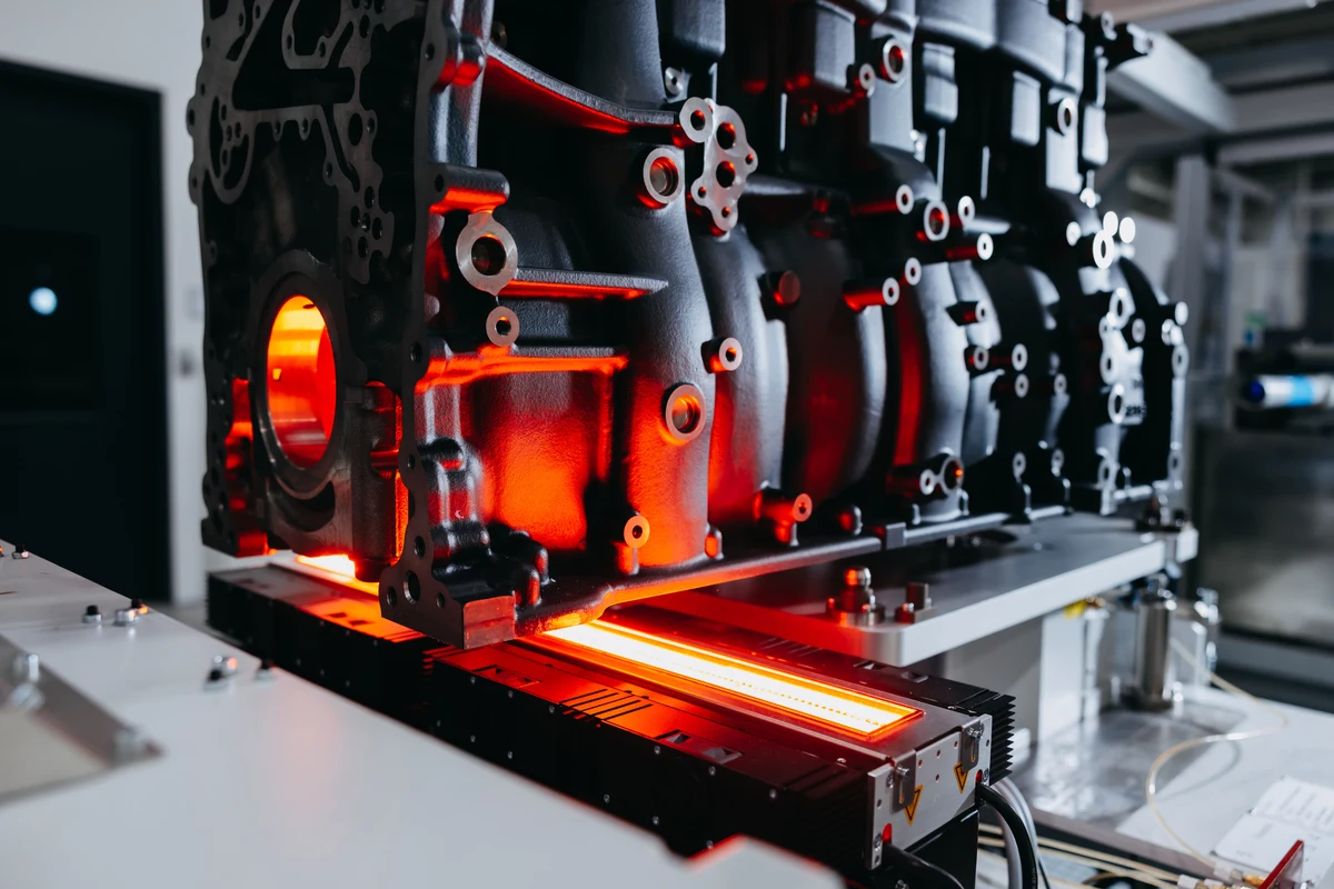 Control optic de înaltă precizie pe linia de producție cu senzor Visionline F200S - pentru piese de dimensiune medie
