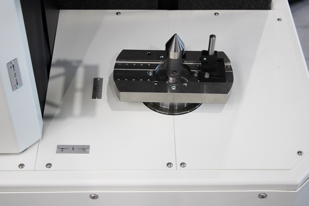 Sistem universal de prindere - manipulare sigură a pieselor complexe