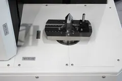 Sistem universal de prindere - manipulare sigură a pieselor complexe