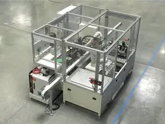 Stație cu integrare completă și roboți industriali
