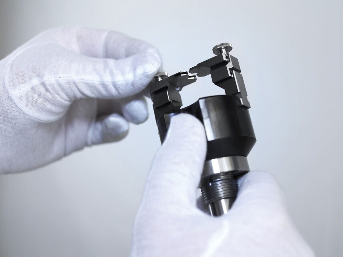 Plăci și mandrine pentru prinderea variabilă a pieselor