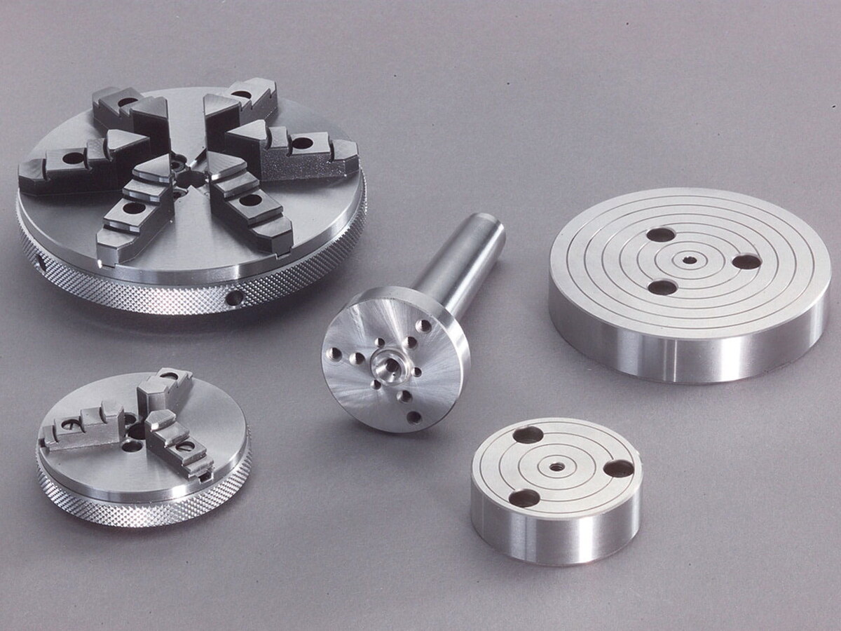 Mandrine pentru fixarea precisă a pieselor pe Opticline