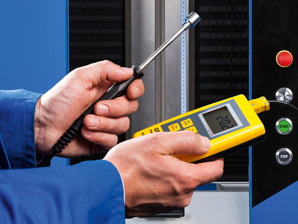 Senzor de temperatură pentru compensarea automată a variațiilor