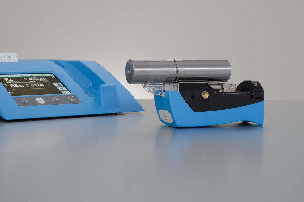 Măsurare în poziție de sus pe suprafețe verticale cu Waveline W10