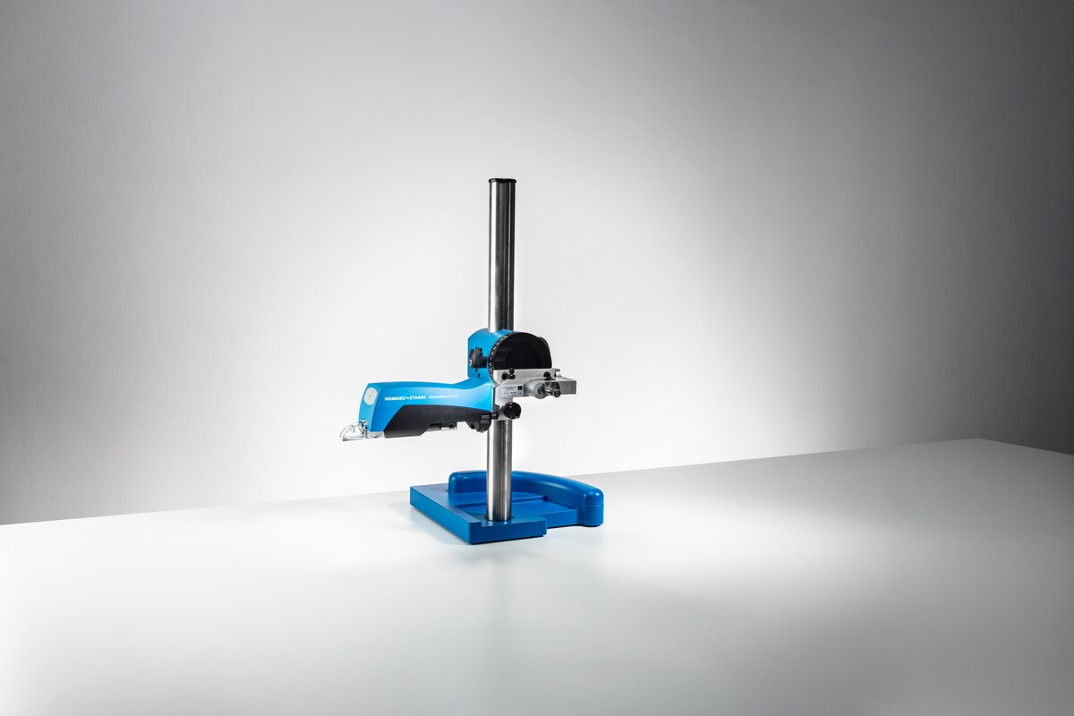 Traverse LV17 montat pe suportul de măsurare Waveline W15