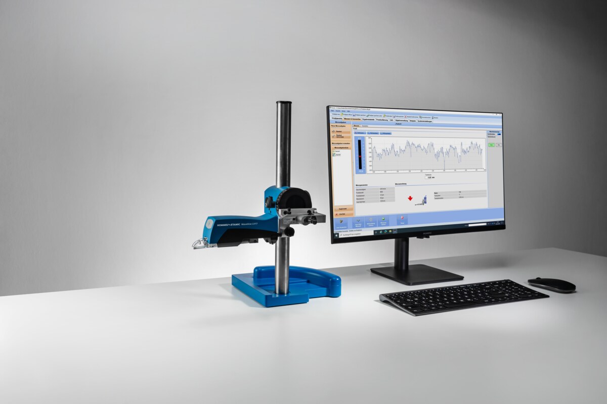 Evaluare profil de suprafață cu software Evovis pe laptop conectat la Waveline W15