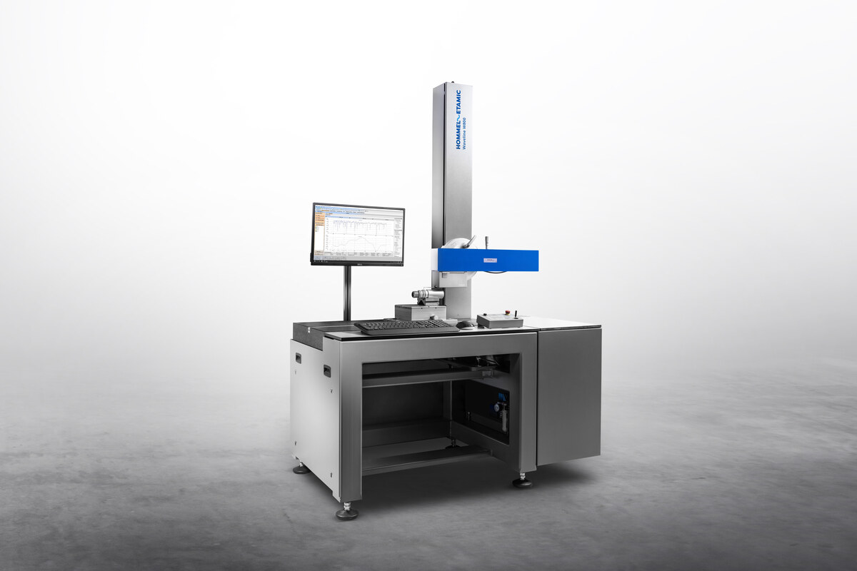 Stația Waveline W800 Surfscan pe fundal industrial